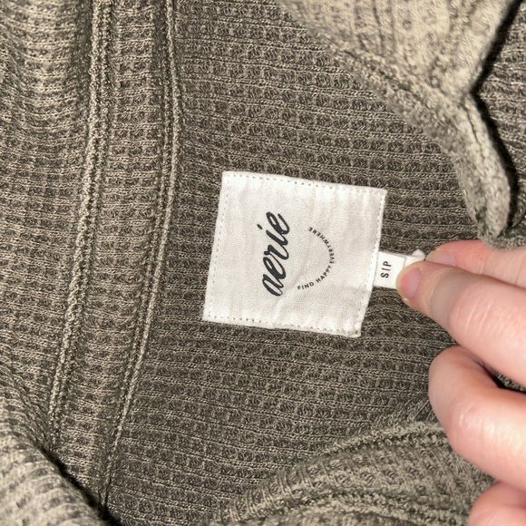 Button up - Picture 3 of 5